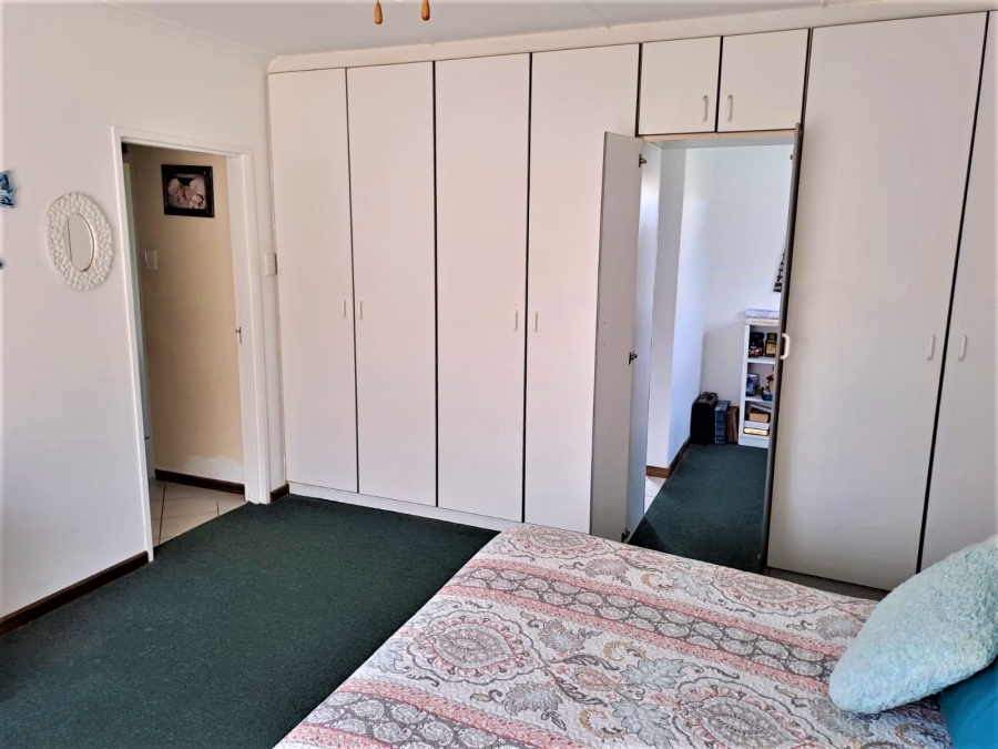 4 Bedroom Property for Sale in Wavecrest Eastern Cape